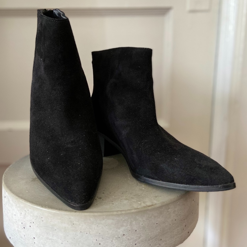 OAK NYC Black Suede Ankle Booties Chelsea Boots - Picture 2 of 6